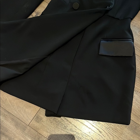 Brand new Elegant Black Double-Breasted Women's Coat - Picture 4 of 7